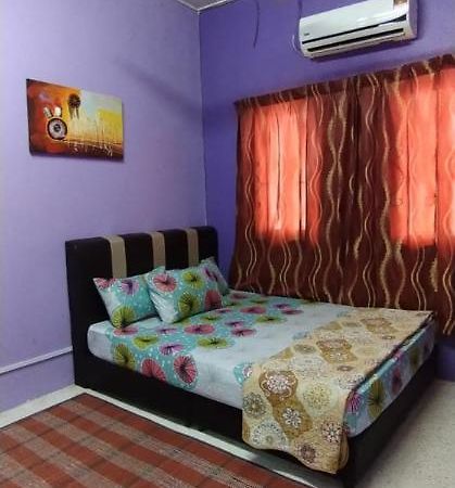 Baiti Homestay Гамбанг Экстерьер фото