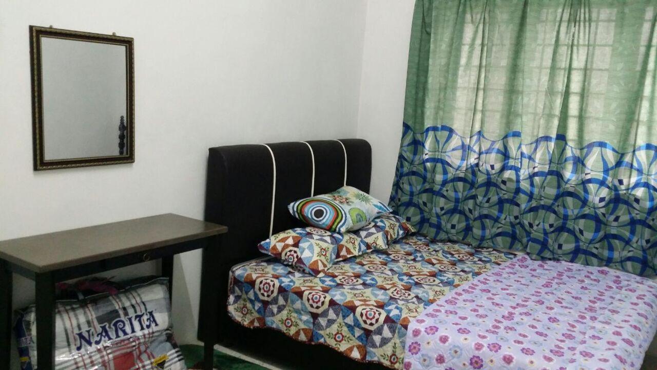 Baiti Homestay Гамбанг Экстерьер фото